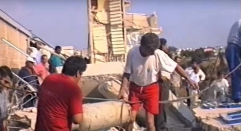 Όταν η πρωτεύουσα θρηνούσε 143 νεκρούς – Μνήμες από την τραγωδία του 1999